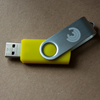 USB-Stick gelb 8 GB mit Kinaesthetics-Logo Kinästhetik-Shop